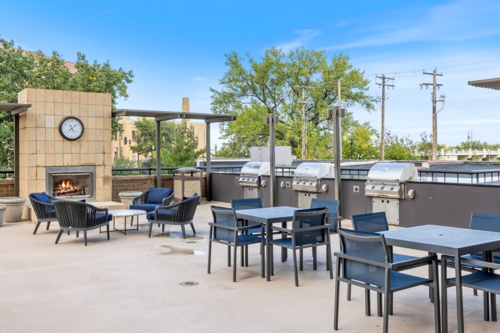 Grill area on the Promenade, fire in the fireplace